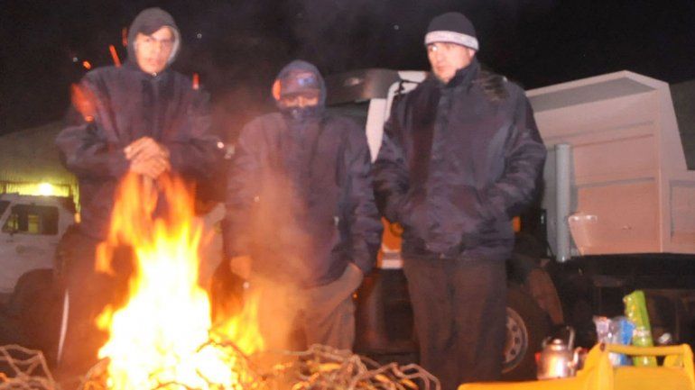 Los municipales mantienen tomado el predio de la calle General Paz.