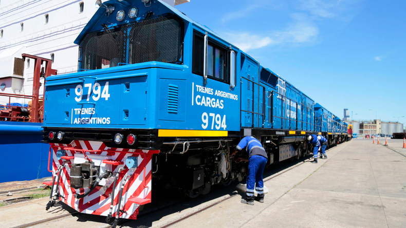 Milei firmó el decreto para iniciar el proceso de privatización de Belgrano Cargas