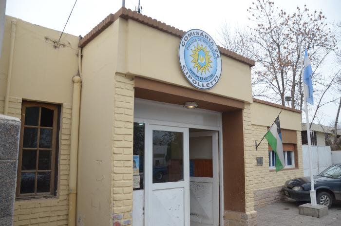 Marcia Coronado madre de un adolescente de 16 denunció que su hijo fue golpeado por efectivos de la Unidad 24º de Cipolletti.&nbsp;