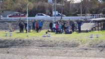 Un numeroso grupo de vecinos, convocados por la fundación Patagonia Fiel, se reunieron para limpiar el lago artificial de San Antonio Oeste.&nbsp;