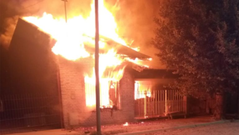 Se incendió una casa en Cinco Saltos: su dueño no estaba allí
