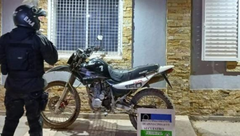 Dos hechos policiales se registraron con saldos positivos en Cipolletti durante la noche del jueves.