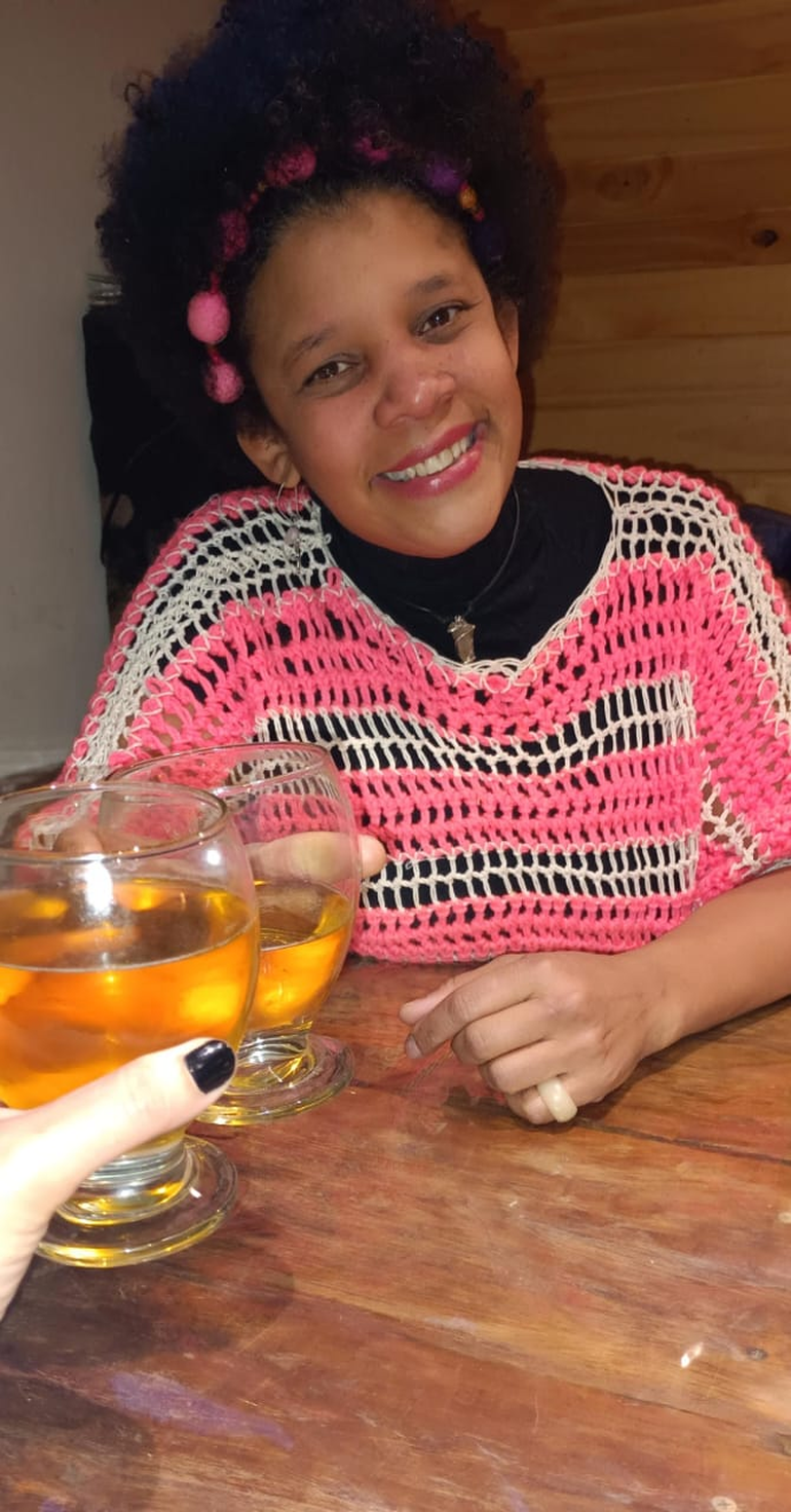 Rosángeles, en un brindis en un cumple que festejó en Oro. Rosángeles, en un brindis en un cumple que festejó en Oro.