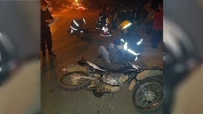 Dos heridos tras un choque entre un taxi y una moto que era robada en Bariloche