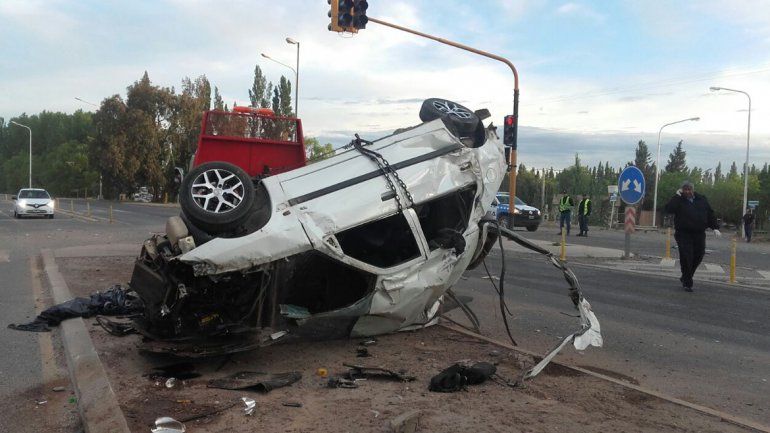Dos muertos tras un vuelco en la Ruta 7 en Centenario