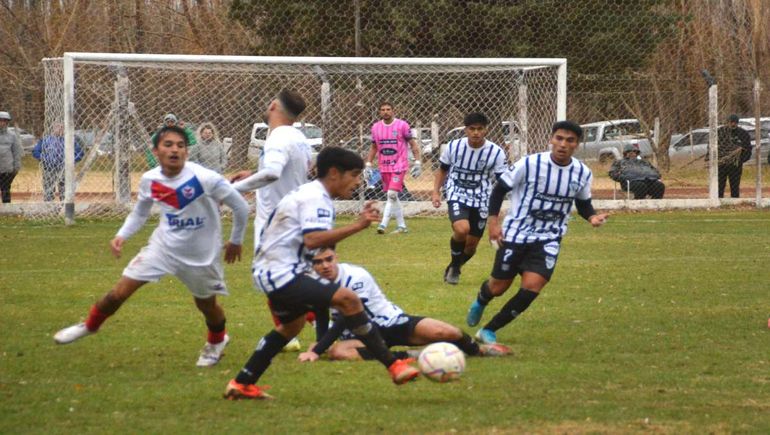 Pasado por agua: La Liga Confluencia suspendió las semi por la lluvia