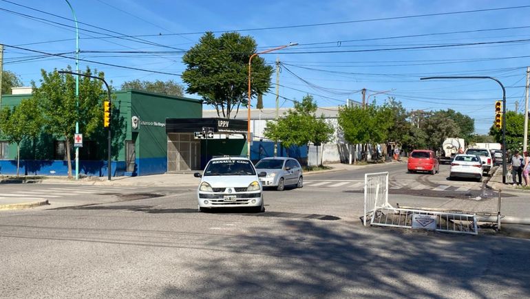 Las cuatro esquinas de Naciones Unidas y Arenales se encuentran ultimando detalles para energizar los postes y dejar en funcionamiento los equipos.