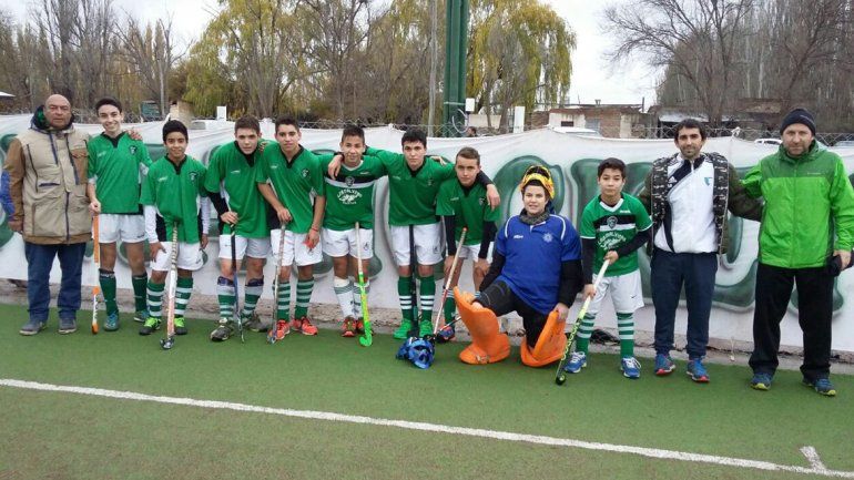 El plantel de caballeros Sub-14 de Marabunta que representará al escudo del club cipoleño en distintos torneos.