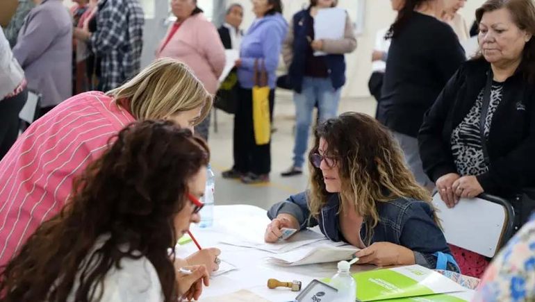 Tramitan escrituras gratis para las familias de Puente 83