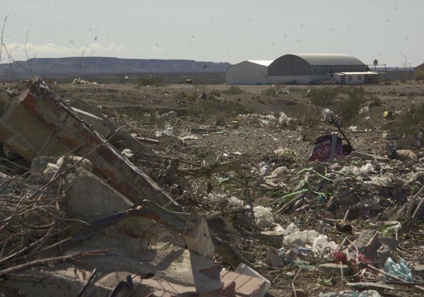 Aeroclub de Allen rodeado por un basural