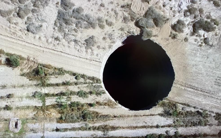 Chile: misterioso e inmenso agujero en la tierra