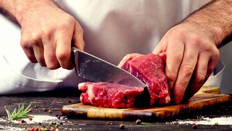 Carnicero salió a buscarlos y recuperó lo robado: Iba decidido a todo