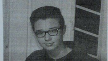 Gabriel Fernández tiene 16 años y usa anteojos recetados.