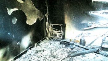 sigue la violencia en villa mascardi: otra cabana incendiada