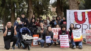 Estudiantes de la UNRN movilizaron en Cipolletti contra el veto al financiamiento universitario.