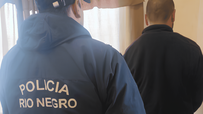 El hombre amenazó a su ex pareja y madre de sus hijos para retomar la relación. Ante la negativa, comenzó a hostigar a la mujer. | LMCipolletti.com El hombre amenazó a su ex pareja y madre de sus hijos para retomar la relación. Ante la negativa, comenzó a hostigar a la mujer.