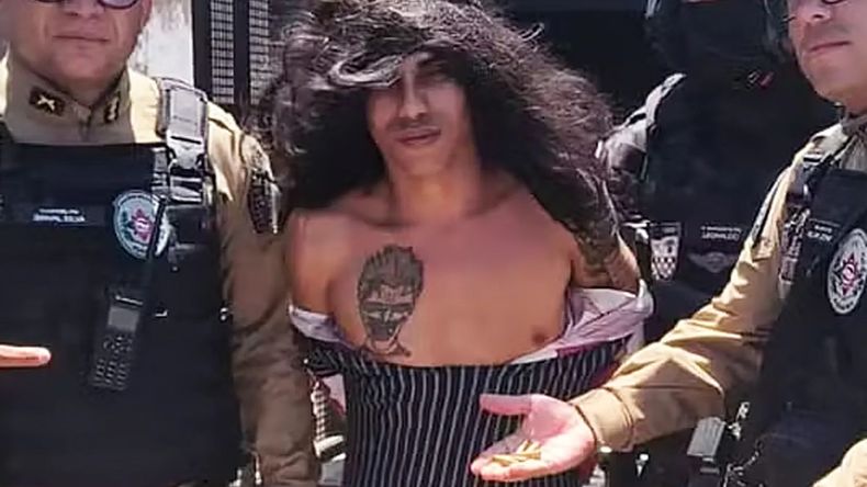 El presunto asesino fue capturado disfrazado de mujer después de un operativo que se extendió durante más de 30 horas. (Foto: Policía Civil de Paraíba) | LMCipolletti.com El presunto asesino fue capturado disfrazado de mujer después de un operativo que se extendió durante más de 30 horas. (Foto: Policía Civil de Paraíba)