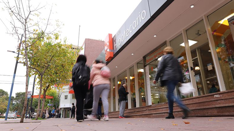 Durante 24 horas todas las entidades bancarias permanecerán cerradas. | LMCipolletti.com Durante 24 horas todas las entidades bancarias permanecerán cerradas.