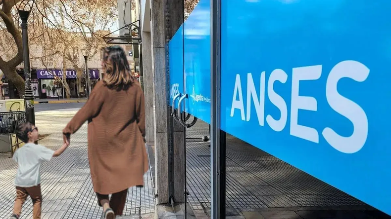 ANSES confirmó que paga $165.000 en marzo a un grupo de beneficiarios