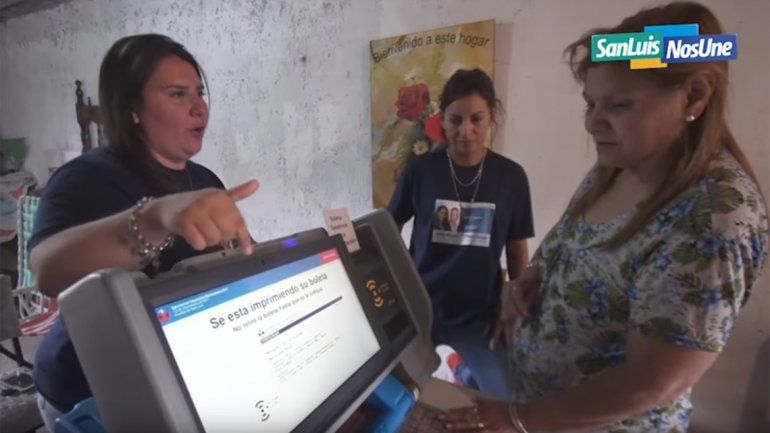 Desde hace semanas los electores intentaron aprender a usar el sistema.