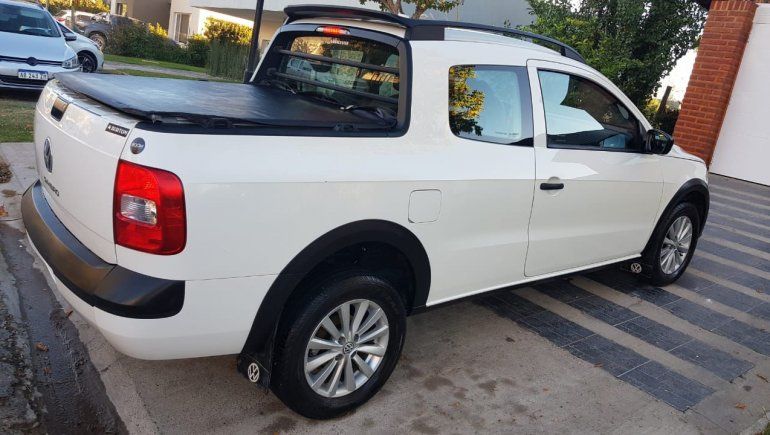 Iban a rendir su examen final y les robaron los autos