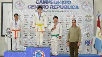 Ciro, en uno de sus tantos logros. El judoca cipoleño necesita una mano. Ciro, en uno de sus tantos logros. El judoca cipoleño necesita una mano.