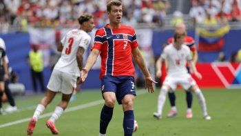 El duro momento que vive Sorloth, amenazado de muerte tras la eliminación de Noruega. | LMCipolletti.com El duro momento que vive Sorloth, amenazado de muerte tras la eliminación de Noruega.