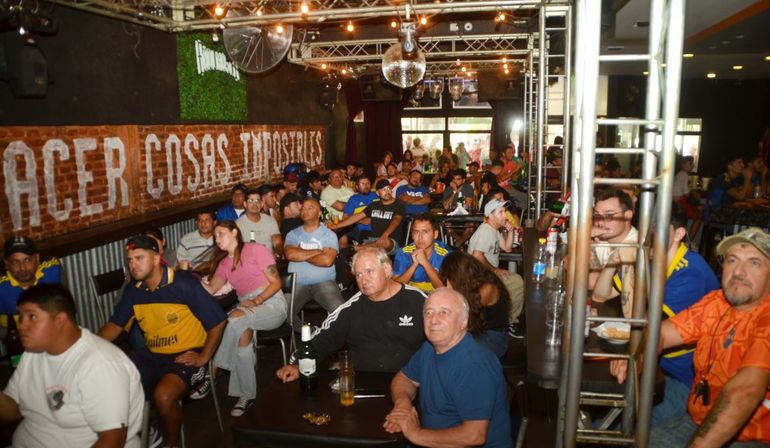 En ocho fotos: así se vivió el River-Boca en un bar de Cipolletti