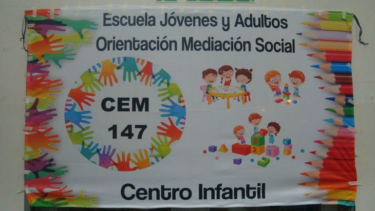 Además, el CEM cuenta con un Centro Infantil destinado a los hijos o menores a cargo de los estudiantes para que estén mientras cursan. Además, el CEM cuenta con un Centro Infantil destinado a los hijos o menores a cargo de los estudiantes para que estén mientras cursan.