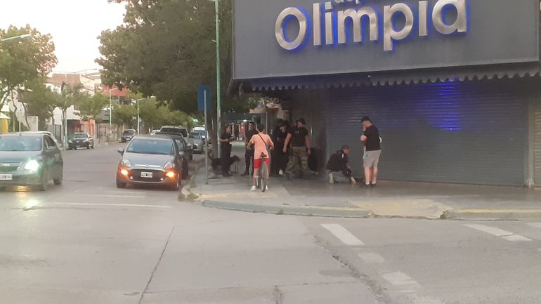 Dos adolescentes intentaron robar un auto y fueron detenidos