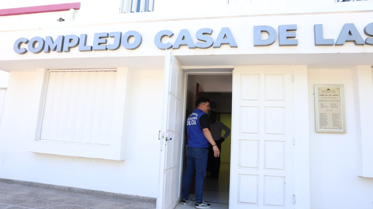 Investigan millonario desvío de fondos públicos: allanamientos en Legislatura y al hermano de Gloria Ruiz