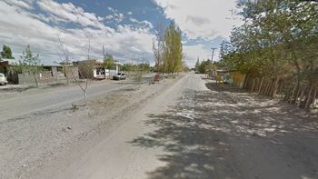 Frustración y desesperanza se combinan para, con amargura y gracia, caricaturizar a Las Perlas denominándola Perlakistán. Vecinos se refieren así a su comunidad, por su realidad de abandono y carencias. El remedio, autonomía y democratización. Frustración y desesperanza se combinan para, con amargura y gracia, caricaturizar a Las Perlas denominándola Perlakistán. Vecinos se refieren así a su comunidad, por su realidad de abandono y carencias. El remedio, autonomía y democratización.