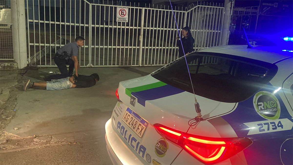 El ladrón fue atrapado por la Policía a pocas cuadras del kiosco donde había robado. Tenía los chocolates.&nbsp;