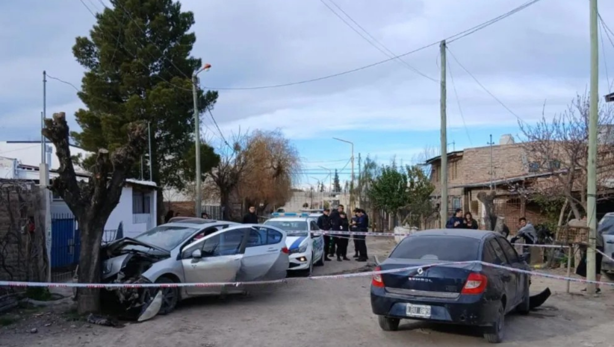 Tras escapar de un control policial en Villa Regina, se fugaron por ruta 22 y terminaron chocando en Ingeniero Huergo.