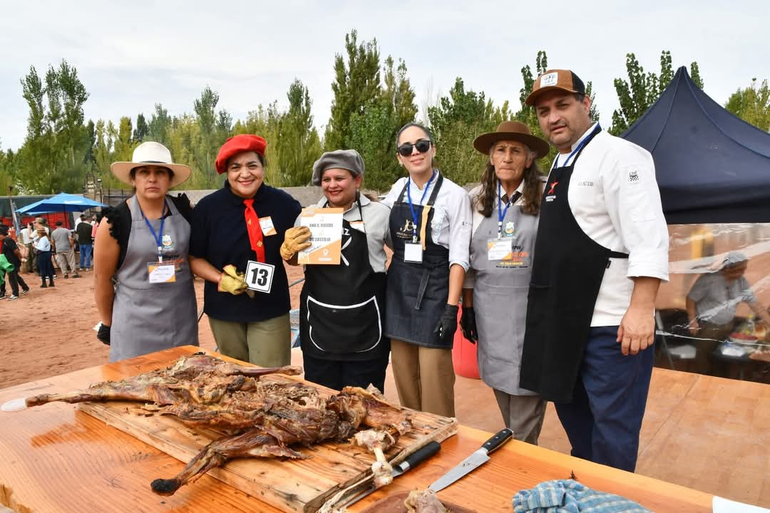 Qué manjar. Gabriela la rompió en el torneo de asadoras de Rincón.