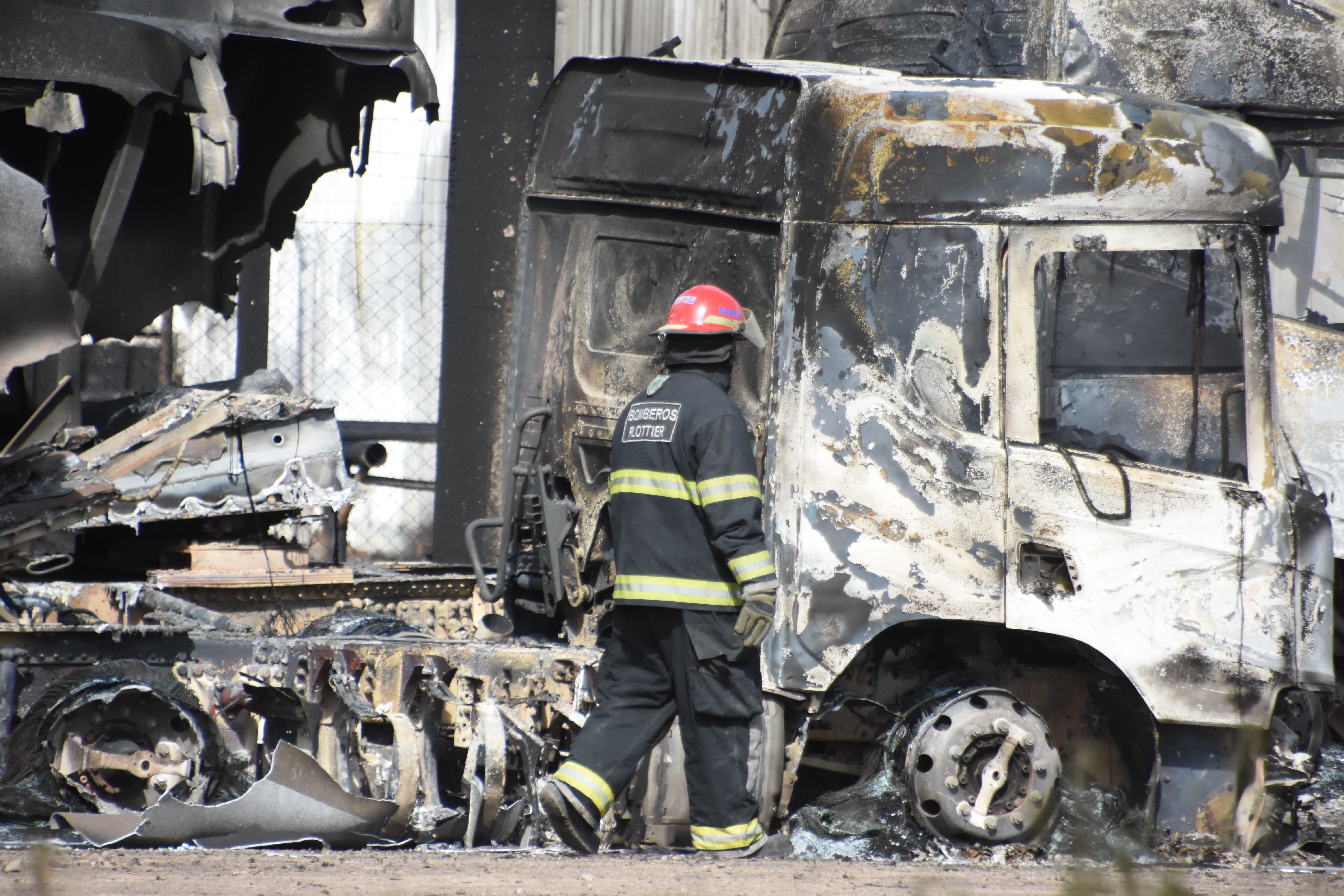 Explosión en refinería: las válvulas de los tanques en la mira