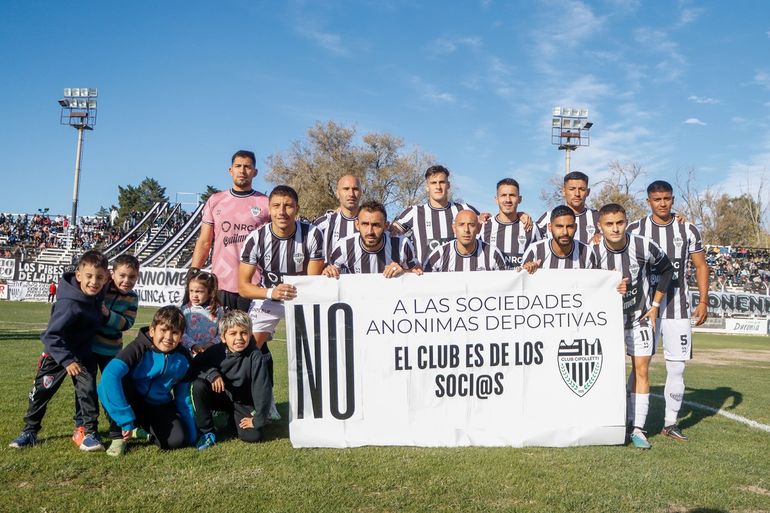 Cipolletti y Deportivo Rincón juegan en casa con la necesidad imperiosa de ganar