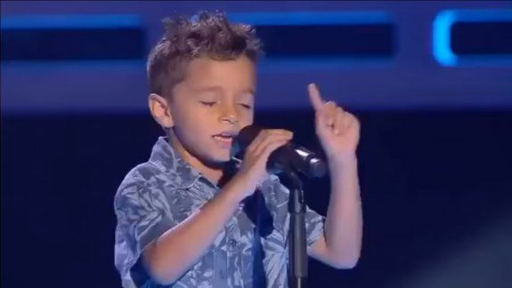 Gemelos cantaron y se robaron el corazón de la gente