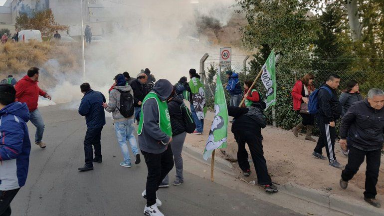 Incidentes en la protesta de ATE frente a la Legislatura neuquina