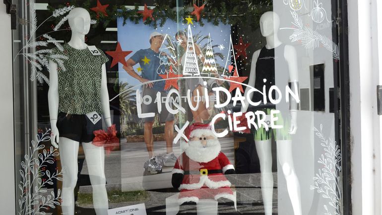 El cartel que anuncia el cierre y liquidación del histórico GyC. El cartel que anuncia el cierre y liquidación del histórico GyC.