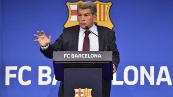 laporta rompio el silencio tras la salida de messi: es triste, pero era necesario