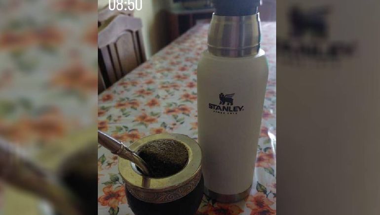 Familias de los jóvenes accidentados recuperaron el termo del sobreviviente.