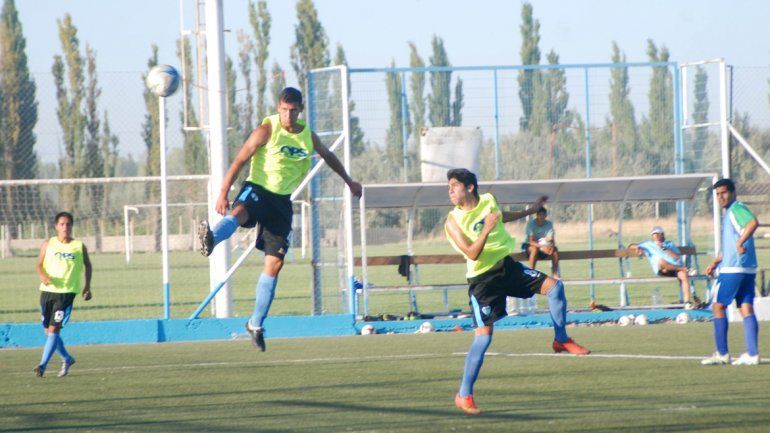 Los líderes del grupo van de local.