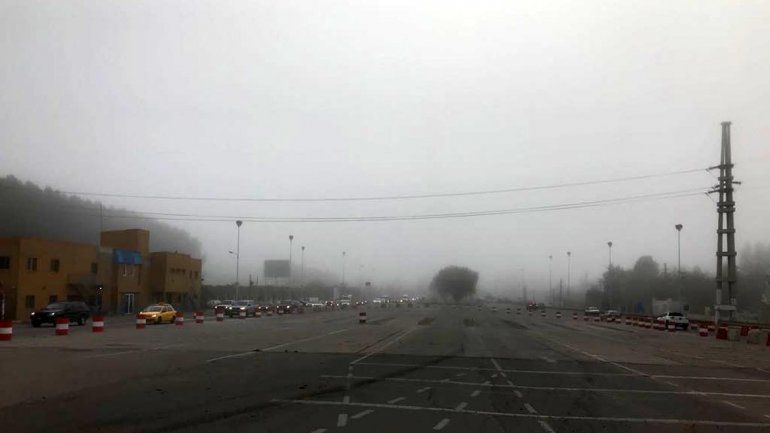 El valle amaneció cubierto por una intensa niebla