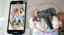 tiktok: una adolescente murio mientras se grababa usando una ametralladora