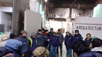 Los salarios de los trabajadores municipales han quedado en el año muy atrás de la inflación. Por eso, los gremios le están pidiendo al Ejecutivo comunal que mejore su ofrecimiento para lo que resta de 2024.