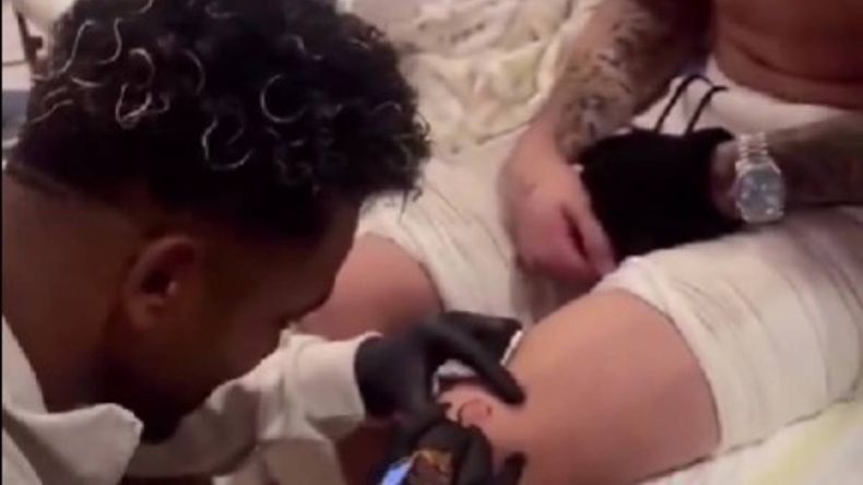 El polémico video de Miguel Borja tatuando a otro jugador de River previo a la semifinal por Copa Argentina | LMCipolletti.com El polémico video de Miguel Borja tatuando a otro jugador de River previo a la semifinal por Copa Argentina