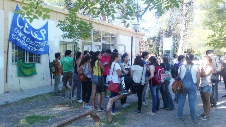 Los estudiantes quieren que les garanticen la chance de rendir finales.