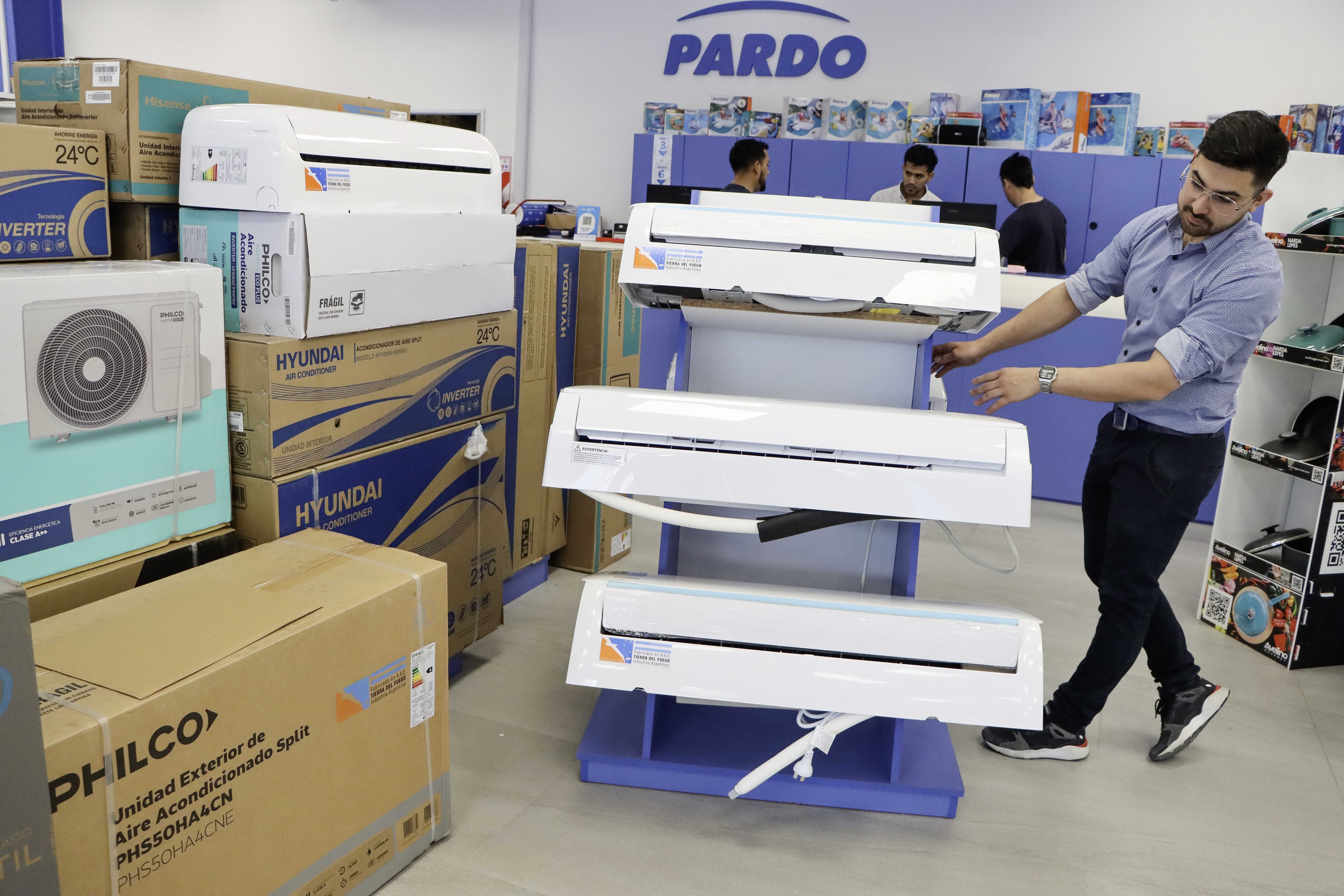 El precio de los aires acondicionados comienzan en 600.000 pesos y pueden llegar a costar 1.600.000 pesos.&nbsp;