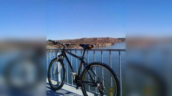 le robo y le dijo: no te pego un tiro porque sos linda